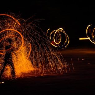 Manželé se věnují i ohňovým show