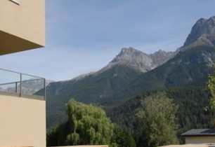 Hostel Scuol leží v krásné krajině, Švýcarsko