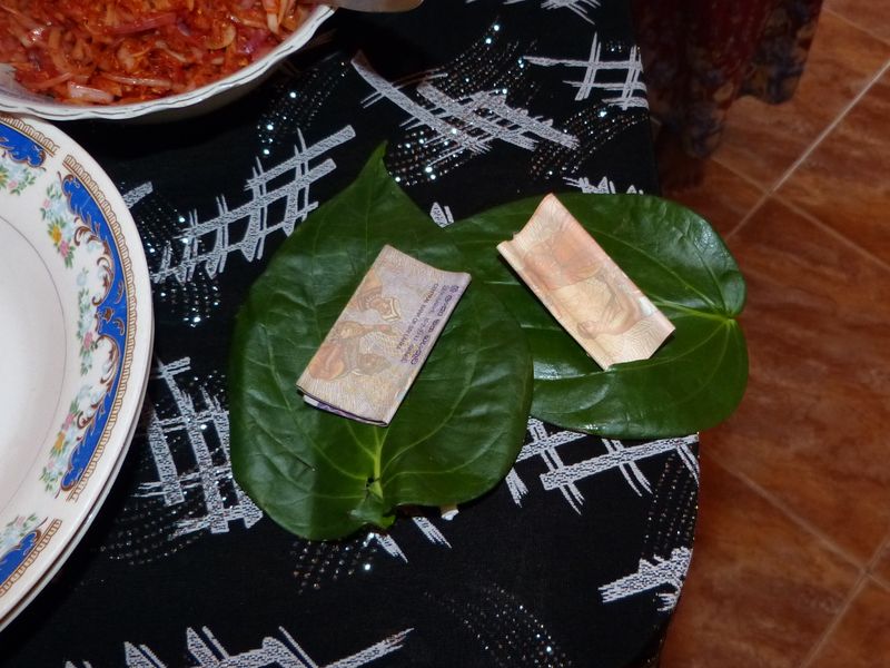 Obdarování penězi v betelových listech, Srí lanka