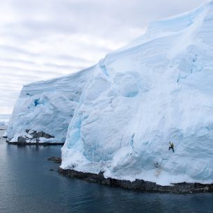 Antarktida - výstup Máry Holečka na Monte Semila.