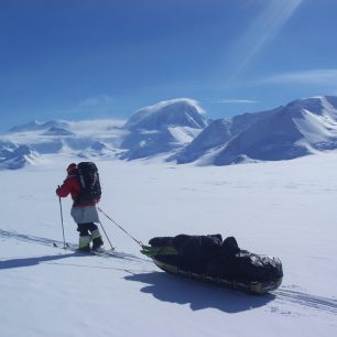 Peter Valušiak na ľadovci Minesota pri ceste na Mount Vinson