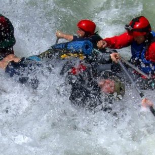 Splav rieky najväčšej nepálskej rieky Karnali