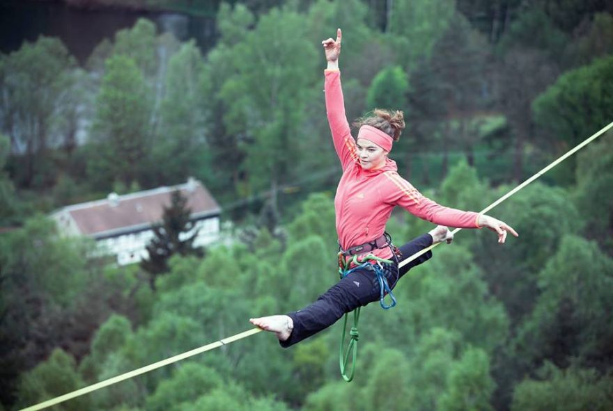 Na festivalu bude přednášet také highlinerka Anča Kuchařová. Foto: Archiv Anči Kuchařové