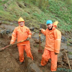Práce na odvodňovacím kanálu, pohoří Esja