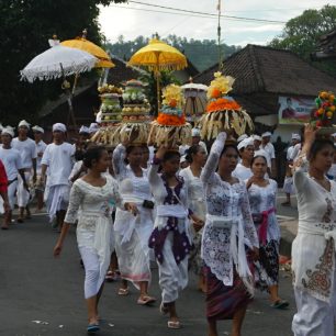 Oběti pro démony, Bali