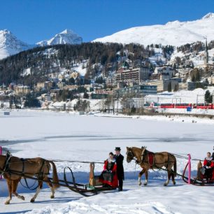 Můžete se projet na zamrzlém jezeře na saních, Sv. Mořic