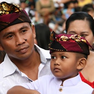 Slavnostně odění Balijci, Bali