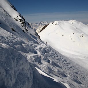 Žluté off-pisty jsou bezečný volný terén. Čtyři údolí