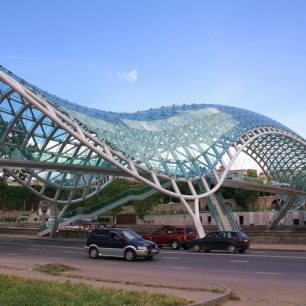 V Tbilisi najdete i architektonické kousky, Gruzie