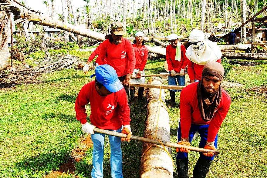Člověk v tísni pomáhá na Filipínách stavět domy