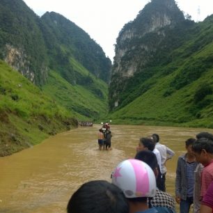 Jízda přes řeku, Vietnam