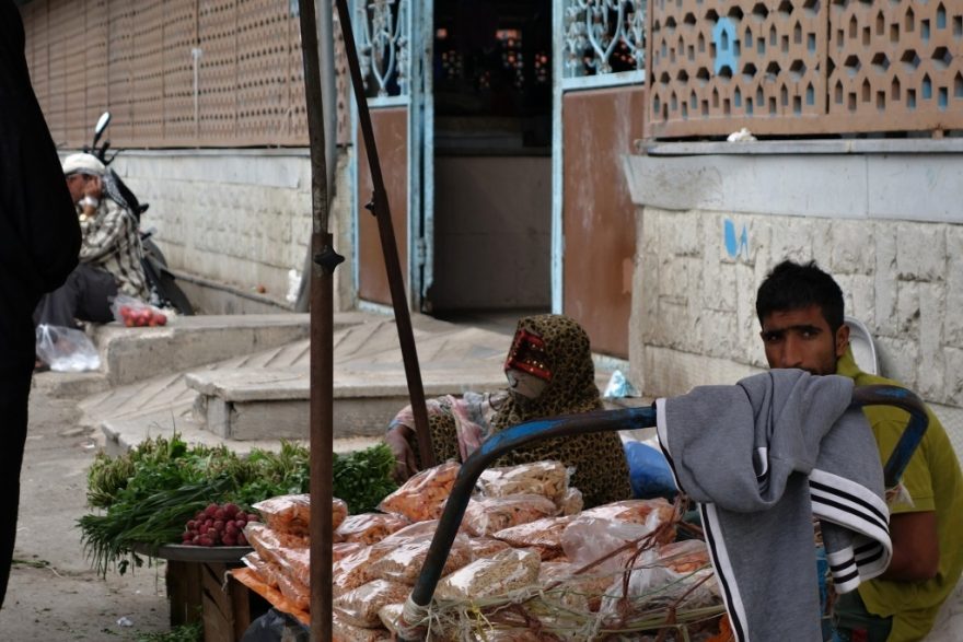 Cílem naší cesty byl Bandar Abbas u Perského zálivu, kde jsou stále k vidění ženy s tradičními barevnými maskami zakrývající jejich obličej
