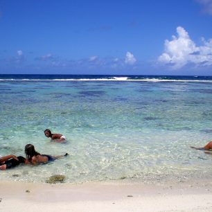 Život Polynésanů se z velké části odehrává na plážích