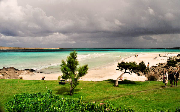 Pláž La Pelosa před bouřkou