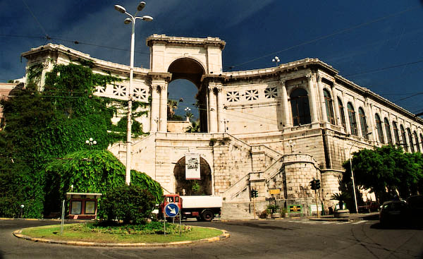 schodiště Passeggiata k citadele Bastione di Saint Remy