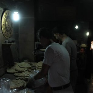 Pekárna v Aleppu peče chleba pro nejohroženější obyvatele. 