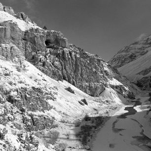 Vrcholem zimní návštěvy Zanskaru může být třeba návštěva kláštera Phuktal, umístěného ve skalní stěně.