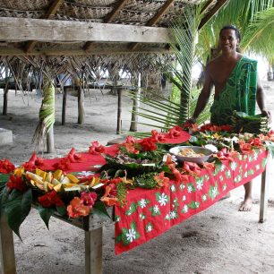 Bohatě prostřený stůl