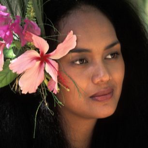 Místní krásné ženy