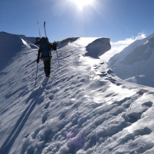Vrcholový hřebínek na Pik Cetyrjoch (6230m), Pamir