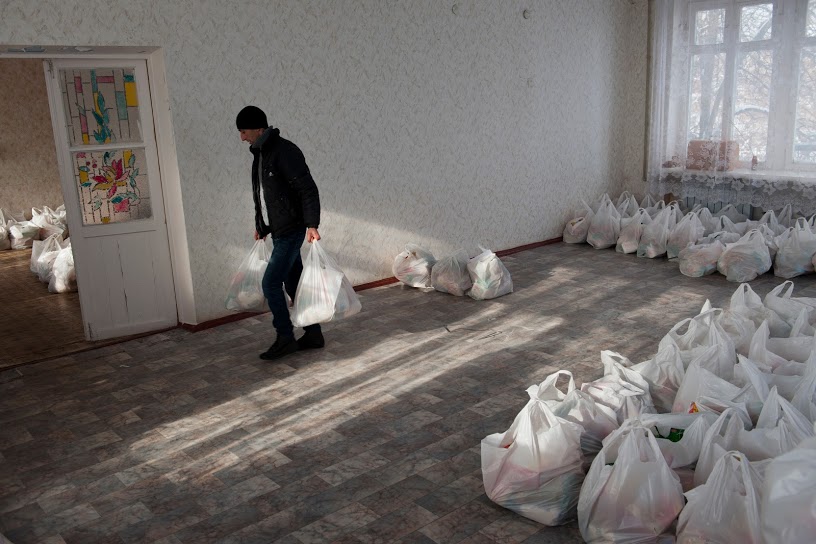 Místní přežívají jen z humanitární pomoci. 