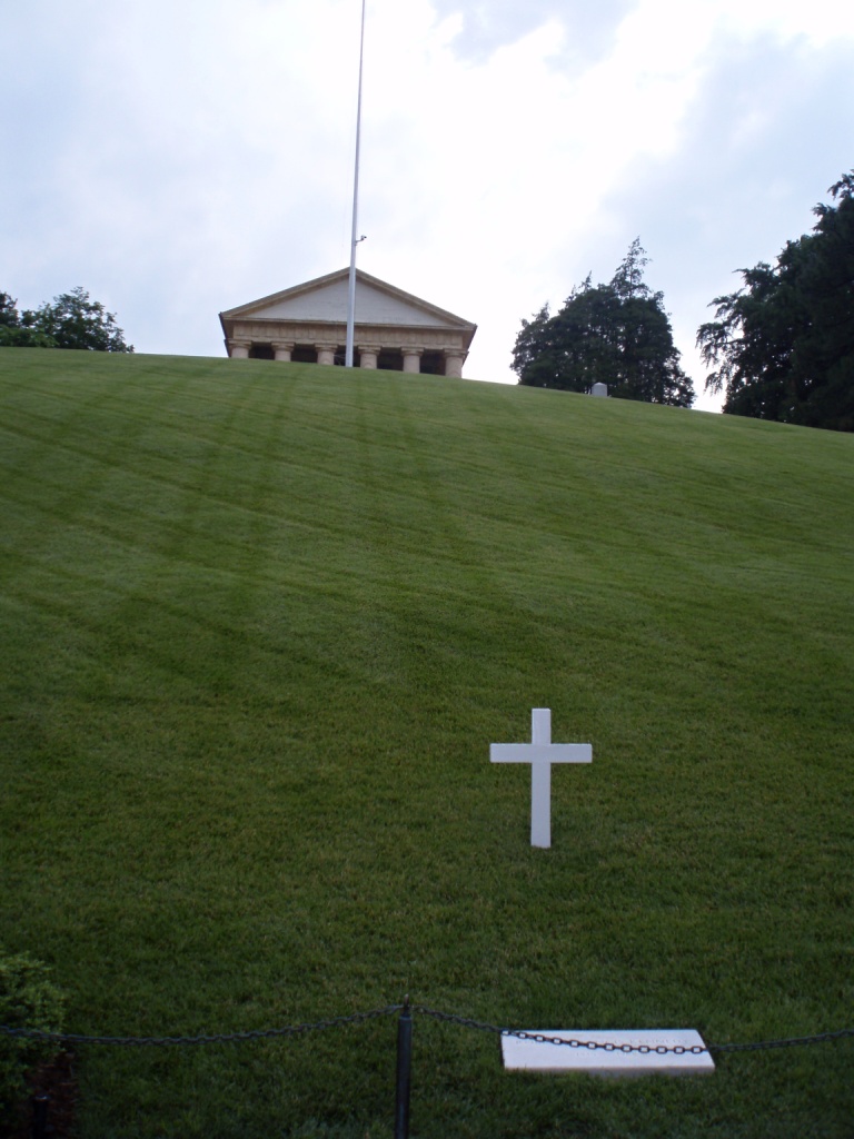 Hrob Roberta F.Kennedyho a Arlington house