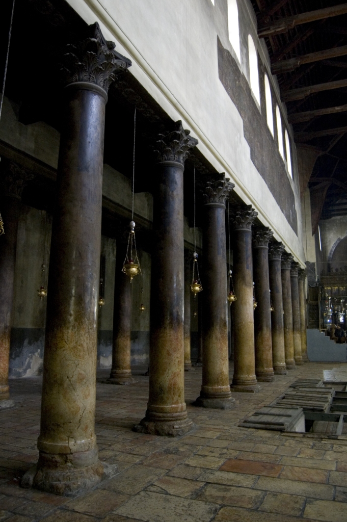 Interiér chrámu je prostý, ale působí majestátním dojmem, tato atmosféra dokáže návštěvníka opravdu zasáhnout.