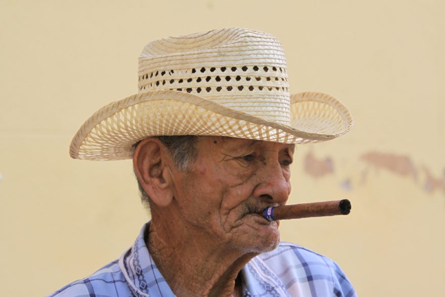 Kdo nekouří doutník, není pravý Kubánec