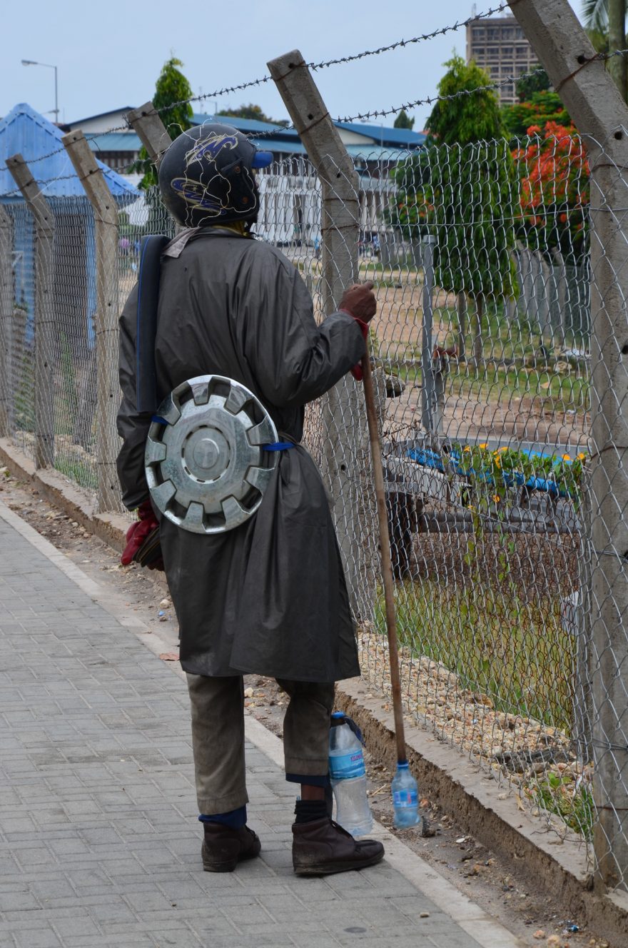 Z Tanzanie, během procházky po Dar es Salaam … kdy nás jednotlivé kousky oděvu tak zaujaly, že jsme si ho všichni fotili