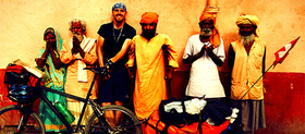 Alegria: na kole přes Himálaj může udělat radost stovkám lidí v nouzi