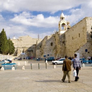 Chrám Narození Páně je nejlépe navštívit ve velice brzkých ranních hodinách, jinak se poutník bude proplétat davy turistů.