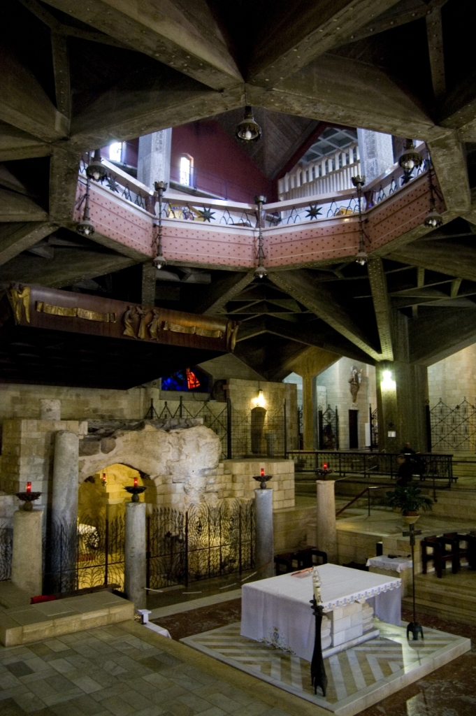 Svatostánek ukrývá jeskyni, kde se Panně Marii, jak praví křesťanské tradice, zjevil archanděl Gabriel.