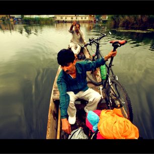 Získat si přízeň místních obyvatel bylo někdy velmi obtížné