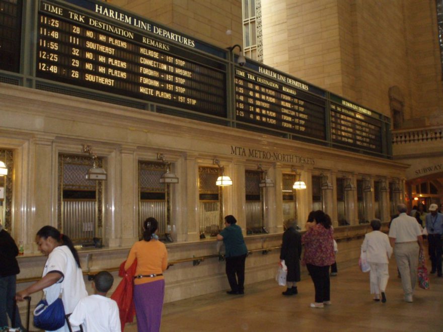 Pokladny stále fungují, i když jsou nahrazovány automaty.