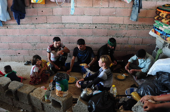 Lidé si sebou přinesli jen pár osobních věcí.