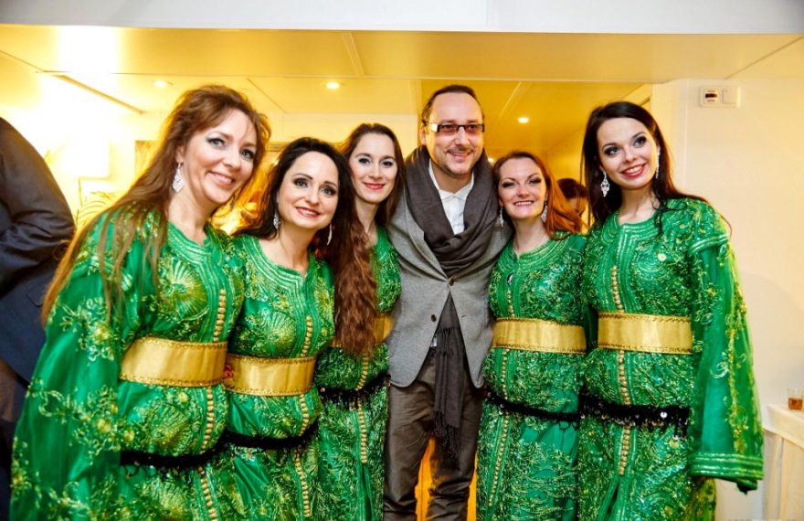 Marian Vojtko s tanečnicemi