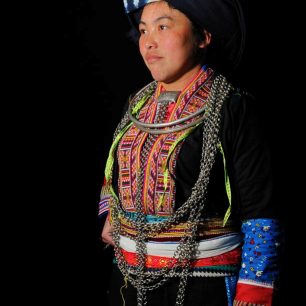 Etnická skupina Dzao patří ve Vietnamu mezi nejpočetnější a dělí se na mnoho podskupin, odlišných oděvy i jazykem.