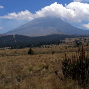 Popocatépetl z Paso de Cortéz