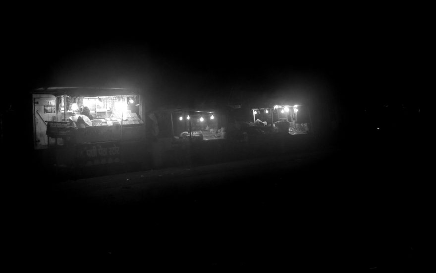 8 hodin: Agra, stánkaři o půlnoci