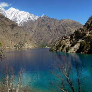 Posvátné vody tyrkysového jezera Phoksundo