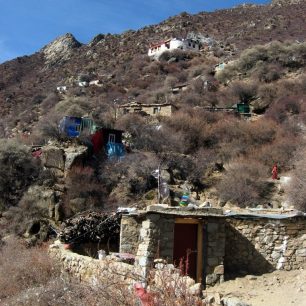 Cestou dolů přijmeme pozvání na čaj a sušenky