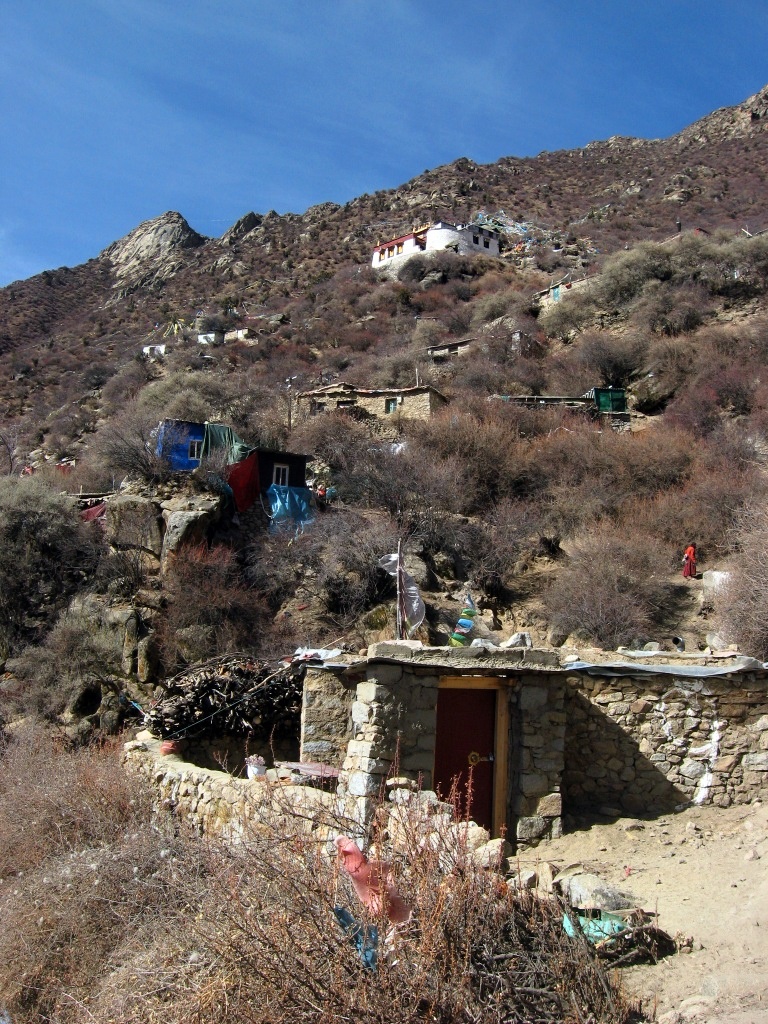 Cestou dolů přijmeme pozvání na čaj a sušenky