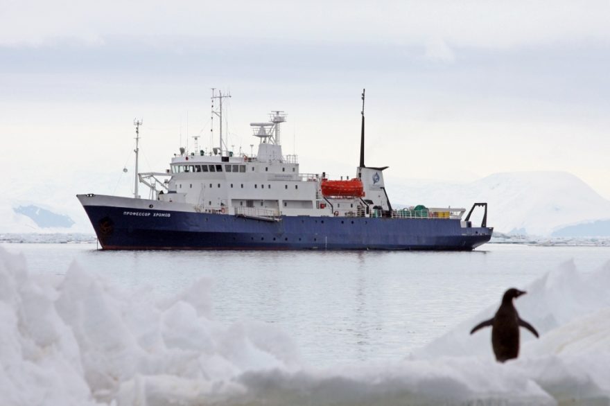 Jeden z ledoborců kterým se na úplný jih dostanete. Jedná se převážně o ruské lodě a nemusí jít vždy o pravý ledoborec, ale o loď s "vysokou odolností proti tlaku ledu" - dle odborné klasifikace.
