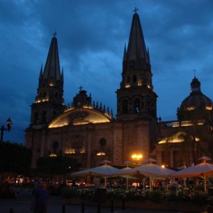 Hlavní katedrála v noci