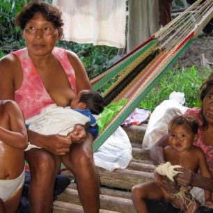Waraové (Venezuela). Indiáni spí celý život v hamakách. Až po několika nocích zjistíte, že se v nich dá spát i na břiše