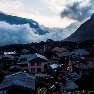 Večer v Kyanjin Gompa