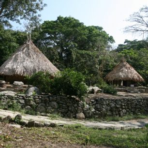 Ruiny vesnice "Pueblito" jsou obklopené bujným pralesem národního parku Tayrona, některé domky jsou obydleny.
