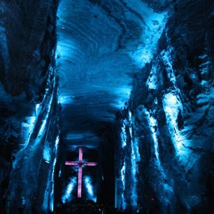 Přímo v prostorách od těžby soli byla věřícími Kolumbijci zbudována impozantní solná katedrála (Catedral de Sal, Zipaquirá)