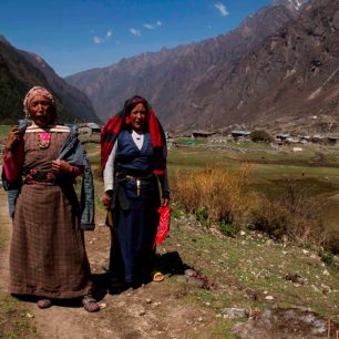 Ženy Tamang v tradičním oděvu