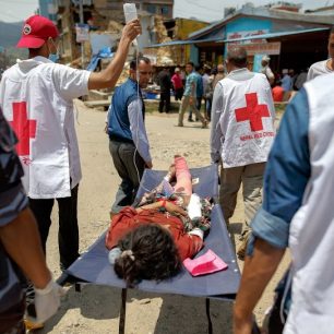 Vyžádalo si také na 7000 zraněných. REUTERS/Athit Perawongmetha